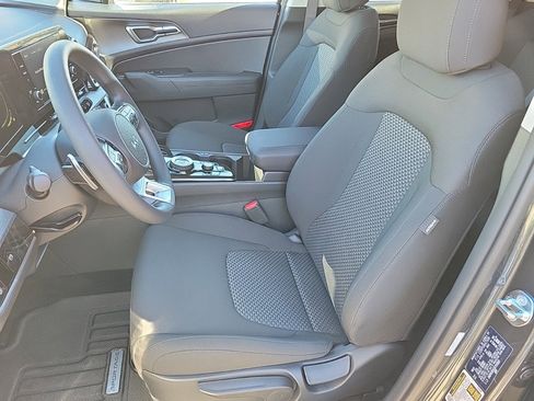 New 2025 Kia Sportage LX image 4