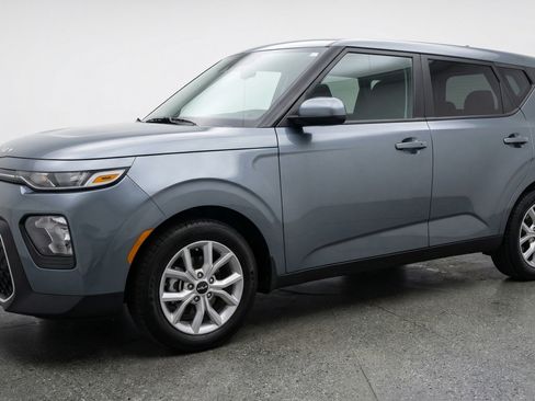 Used 2025 Kia Soul LX w/ LX Technology Package image 3