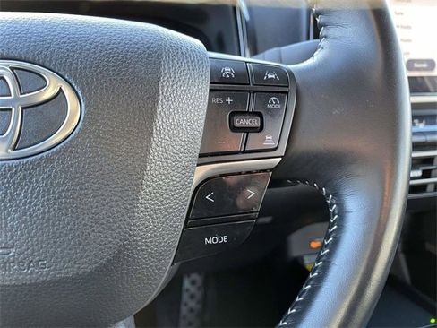 Used 2025 Toyota Camry SE image 25