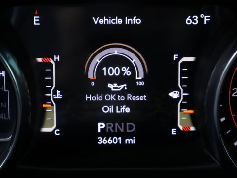 Used 2022 Jeep Wrangler Unlimited Sahara w/ Cold Weather Group AWD/4WD image 3