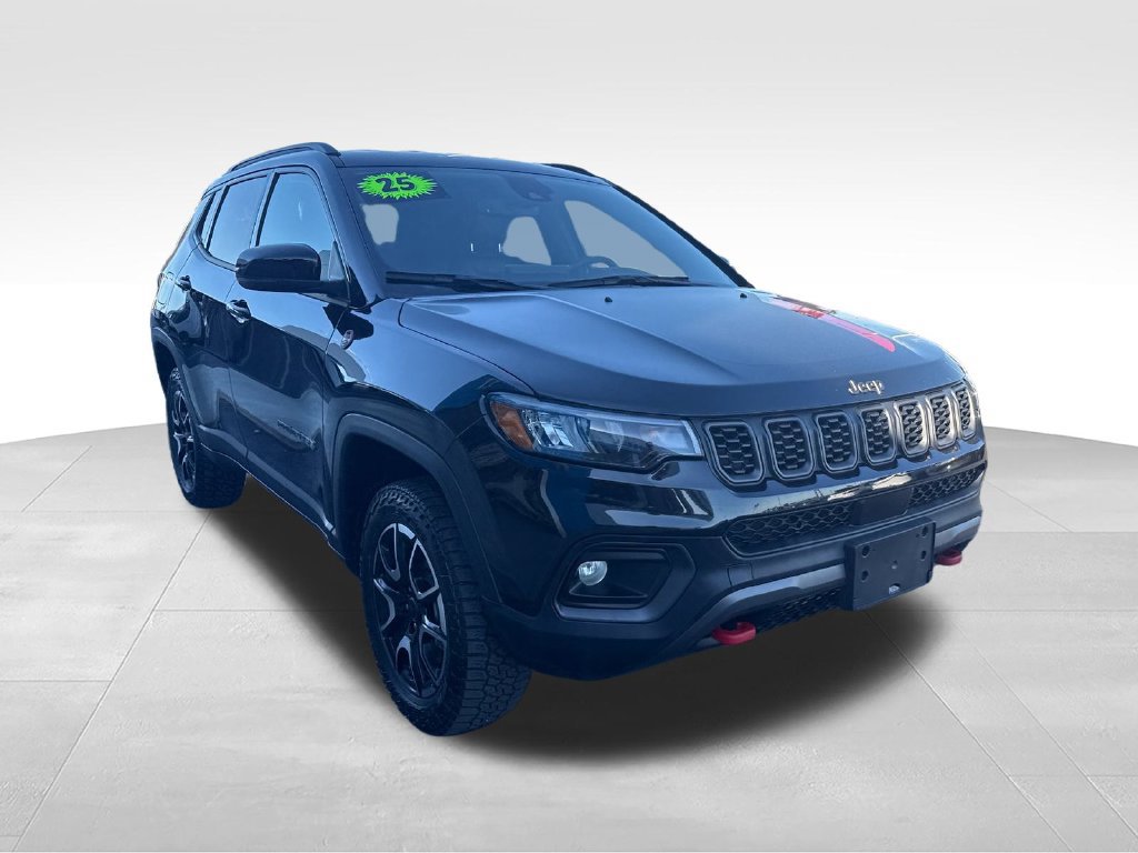Used 2025 Jeep Compass Trailhawk AWD/4WD image 8