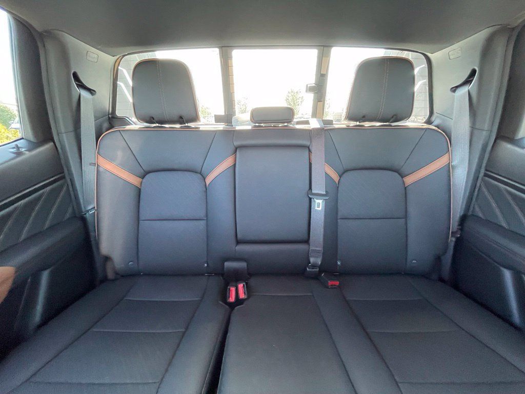 Used 2025 GMC Canyon AT4 w/ Nightfall Edition AWD/4WD image 29
