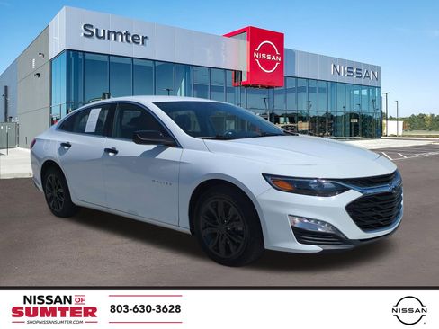 Used 2025 Chevrolet Malibu LT image 1