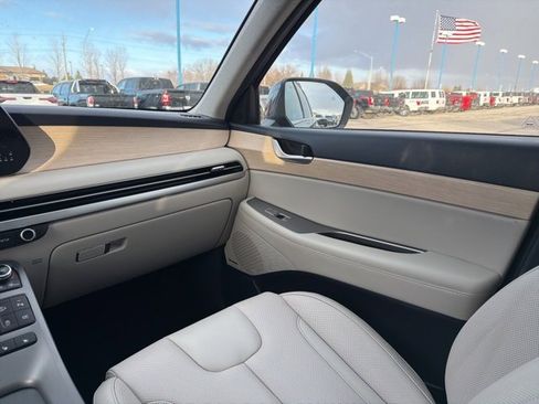 Used 2023 Hyundai Palisade Limited image 19