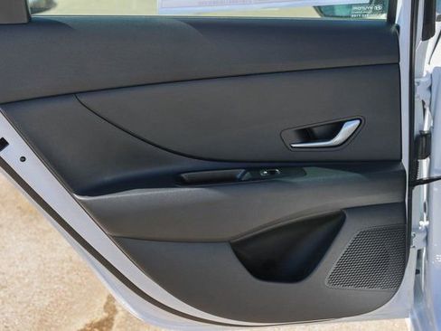 New 2026 Hyundai Elantra SE image 9