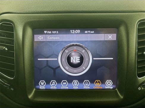 Used 2020 Jeep Compass Trailhawk image 19
