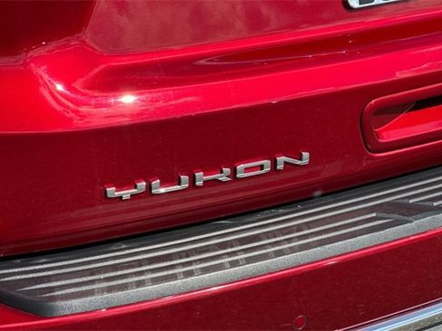 Used 2024 GMC Yukon SLT image 52