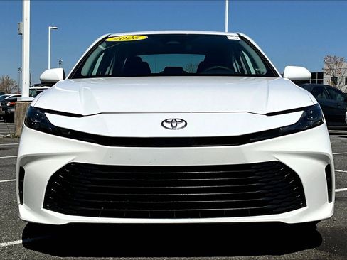 Used 2025 Toyota Camry LE image 3