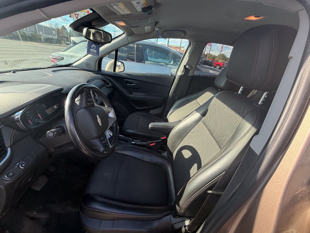 Used 2018 Chevrolet Trax LT w/ LT Convenience Package FWD image 5
