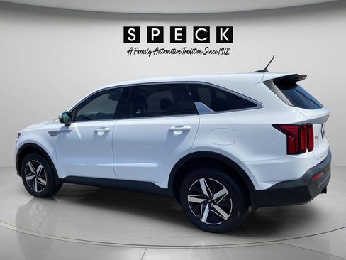 Used 2023 Kia Sorento LX AWD/4WD image 3
