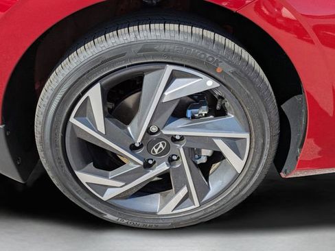 Used 2025 Hyundai Elantra Limited image 35