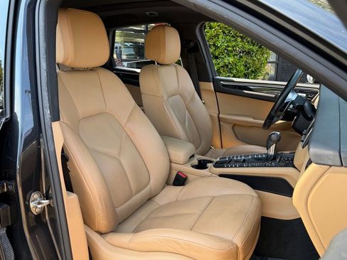 Used 2018 Porsche Macan image 35