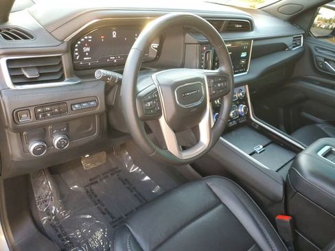 Used 2023 GMC Yukon Denali image 17