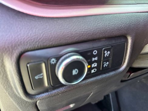 Used 2023 Ford Explorer XLT w/ Equipment Group 202A RWD image 18
