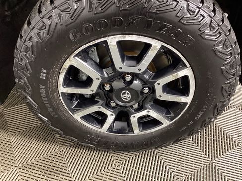 Used 2016 Toyota Tundra SR5 w/ TRD Off Road Package AWD/4WD image 7