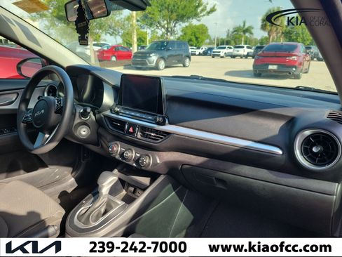 Used 2022 Kia Forte LXS FWD image 7