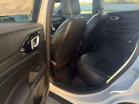 New 2026 Jeep Compass Latitude image 15