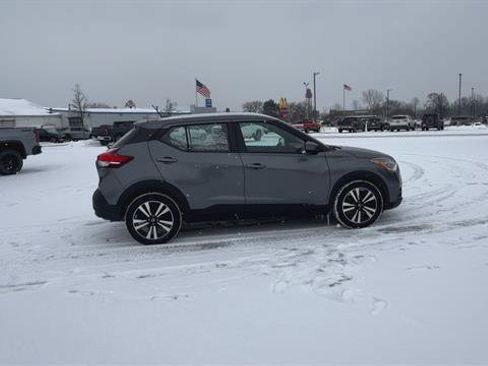 Used 2019 Nissan Kicks SV image 9