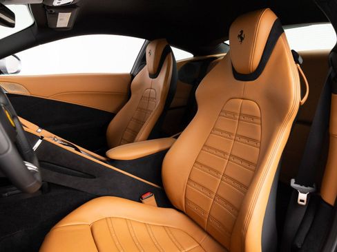 Certified 2023 Ferrari Roma RWD image 3