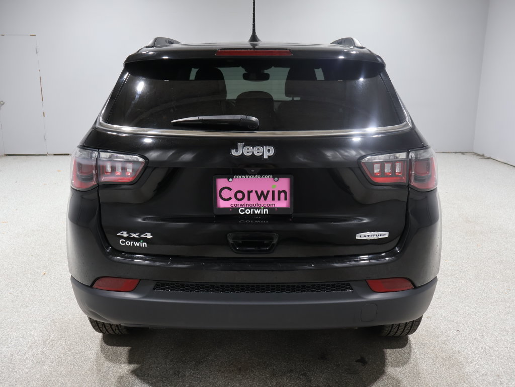 Used 2025 Jeep Compass Latitude w/ Sun & Sound Group AWD/4WD image 3