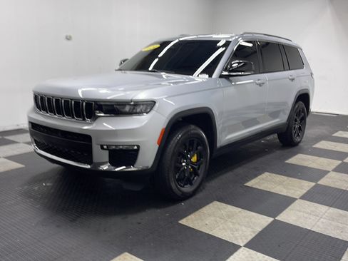 Used 2024 Jeep Grand Cherokee L Limited AWD/4WD image 1