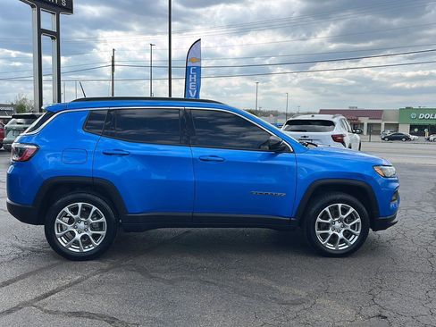 Used 2024 Jeep Compass Latitude AWD/4WD image 6