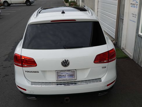 Used 2014 Volkswagen Touareg TDI image 13