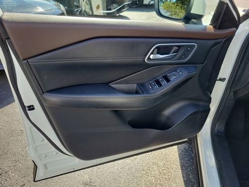 Used 2023 Nissan Rogue Platinum w/ Platinum Premium Package image 8