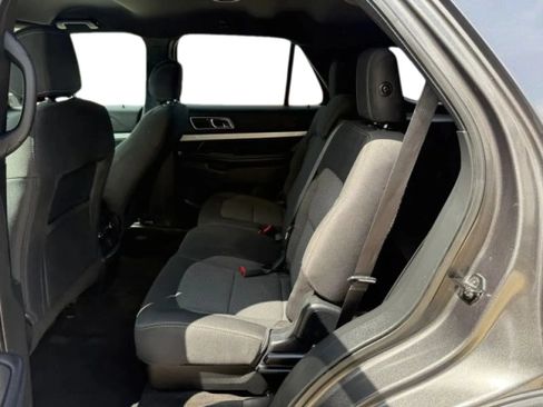 Used 2017 Ford Explorer XLT AWD/4WD image 14