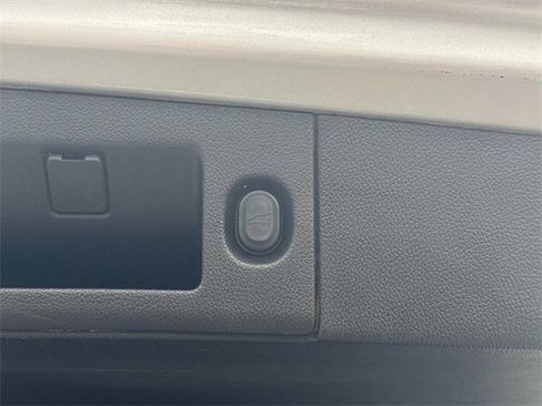 Used 2018 GMC Yukon Denali image 15