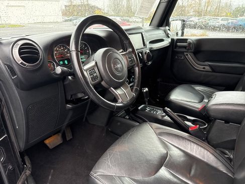 Used 2018 Jeep Wrangler Unlimited Sahara image 14