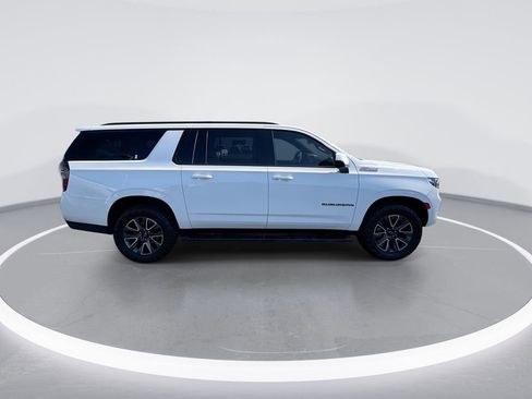 Used 2022 Chevrolet Suburban Z71 AWD/4WD image 9