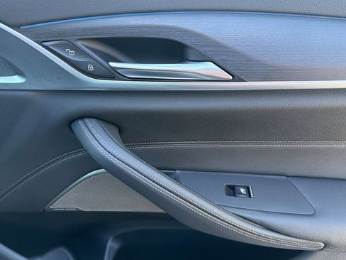 Used 2023 BMW 530e w/ M Sport Package image 21