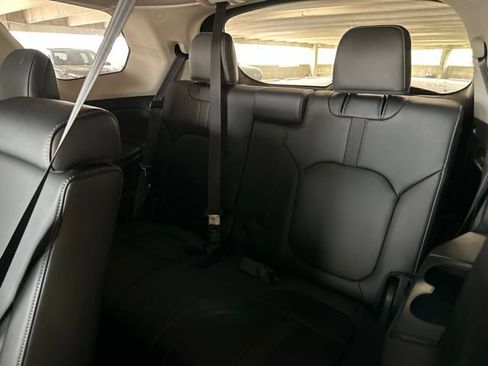 Used 2025 Honda Pilot EX-L image 10