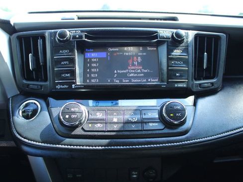 Used 2018 Toyota RAV4 XLE FWD image 16