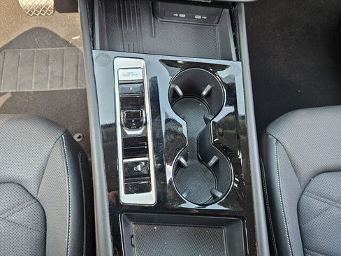 Used 2025 Volkswagen Atlas SE FWD image 15