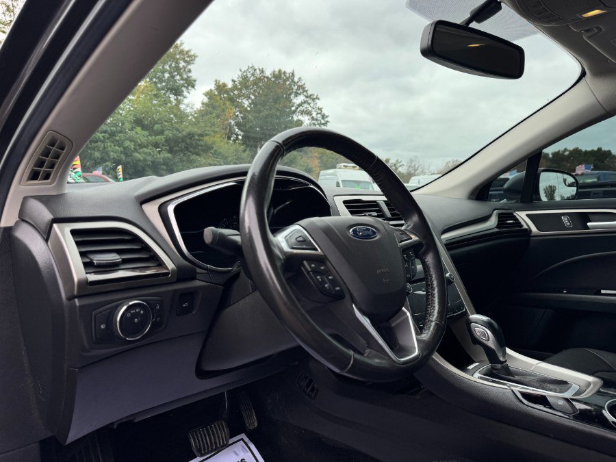 Used 2015 Ford Fusion SE w/ Equipment Group 202A FWD image 14