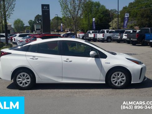 Used 2022 Toyota Prius LE FWD image 5