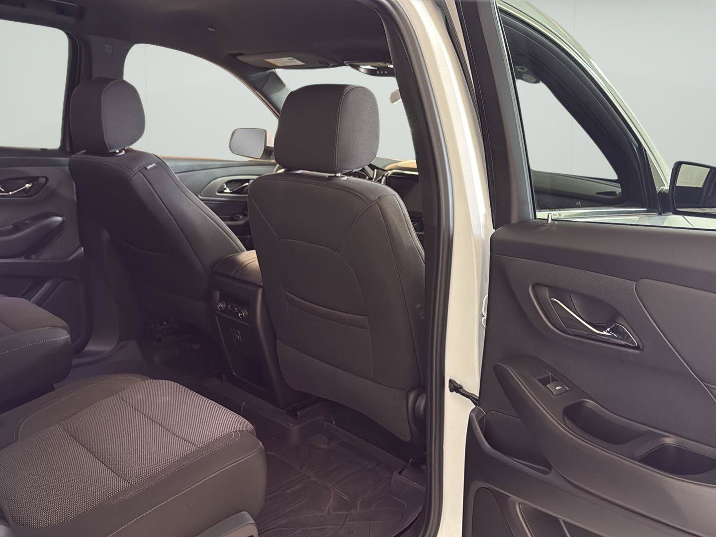 Certified 2023 Chevrolet Traverse LT w/ LPO, Floor Liner Package AWD/4WD image 13