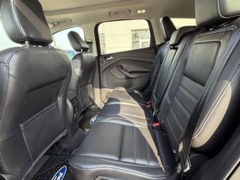 Used 2019 Ford Escape Titanium image 9