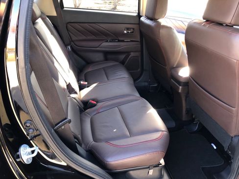 Used 2018 Mitsubishi Outlander SEL image 19