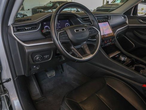 Used 2022 Jeep Grand Cherokee Limited RWD image 11