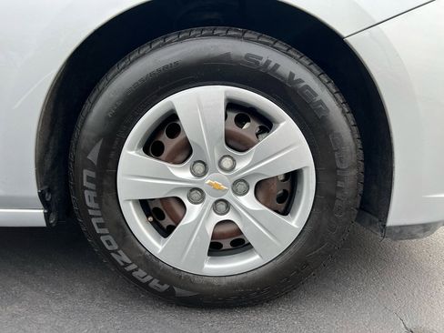 Used 2018 Chevrolet Cruze LS image 22
