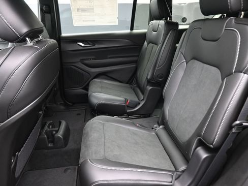 New 2025 Jeep Grand Cherokee L Altitude RWD image 10