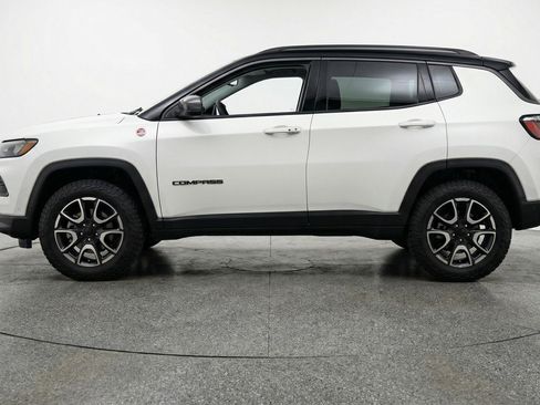 Used 2025 Jeep Compass Trailhawk AWD/4WD image 5
