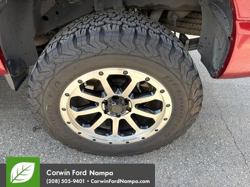 Used 2019 Nissan Titan SV AWD/4WD image 11