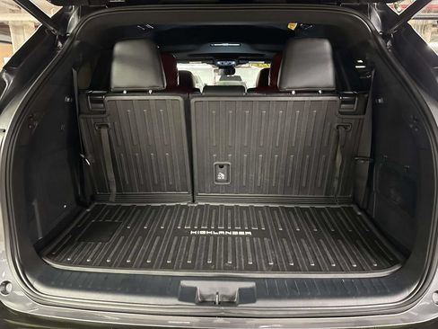 Used 2023 Toyota Highlander XSE AWD/4WD image 12