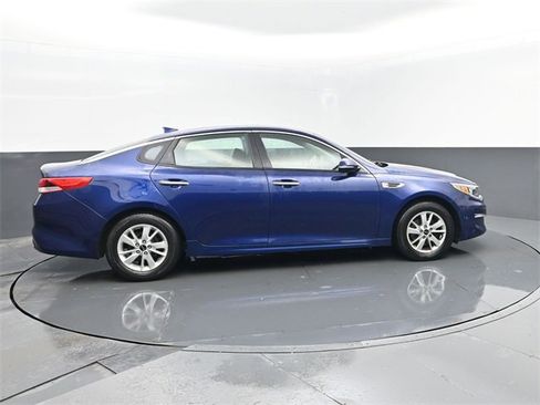 Used 2018 Kia Optima LX image 4