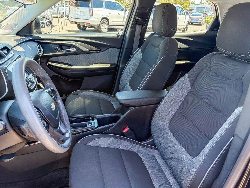 Used 2023 Chevrolet TrailBlazer LS FWD image 35