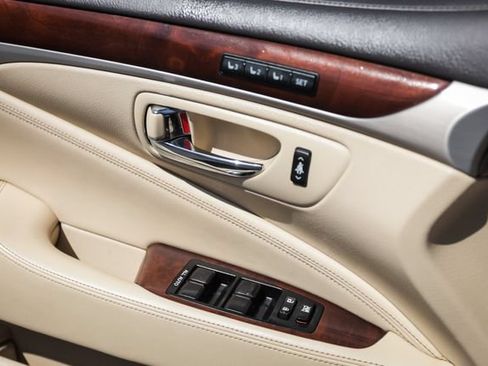 Used 2014 Lexus LS 460 AWD w/ Comfort Package image 40